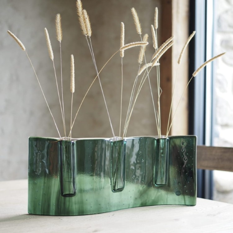 Falisty wazon szklany IZERY cieniowany zielony.