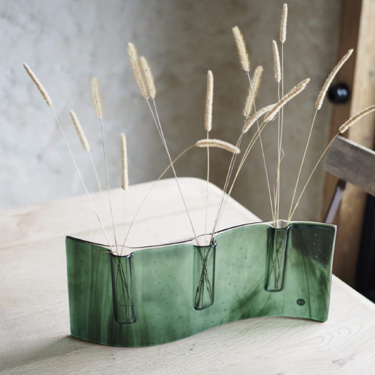 Falisty wazon szklany IZERY cieniowany zielony.