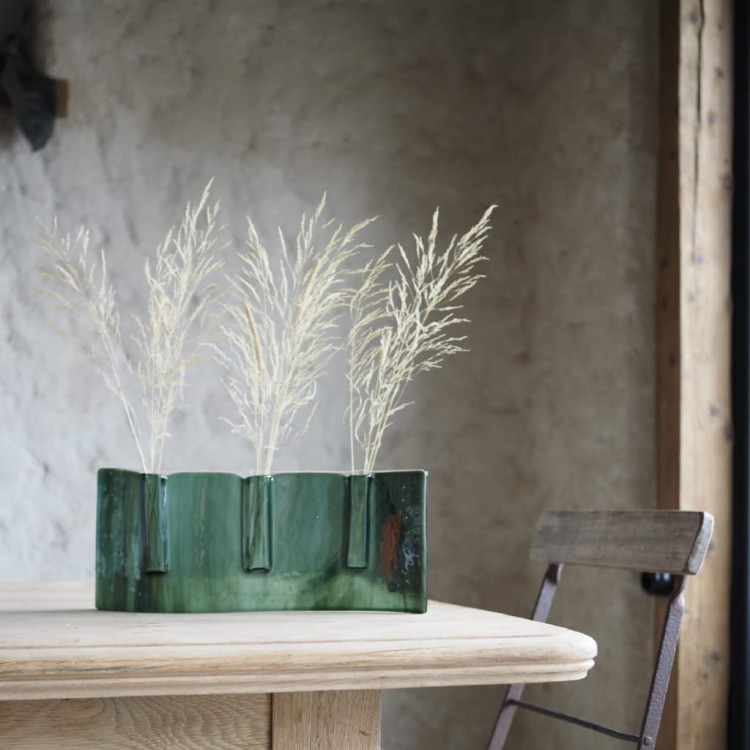 Falisty wazon szklany IZERY cieniowany zielony.