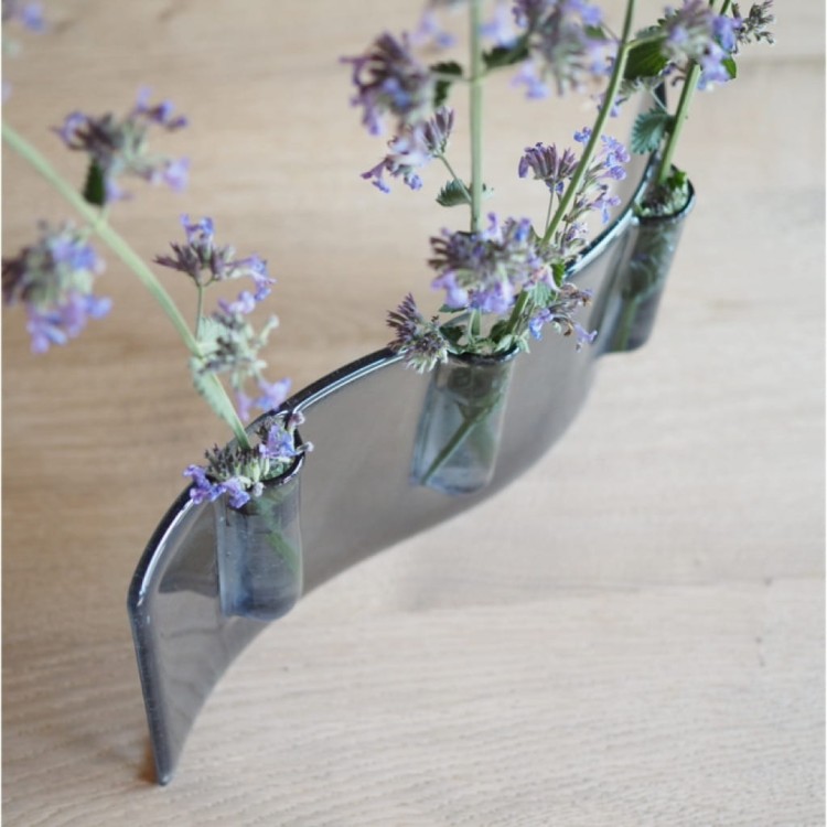 Falisty wazon szklany IZERY jasnoszary