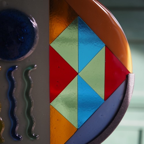 Geometria światła - nr 2, szklana rzeźba na podstawie